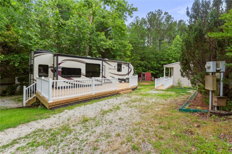 Property image 2 at 443 Kinston Loop, Westminster, SC 29693