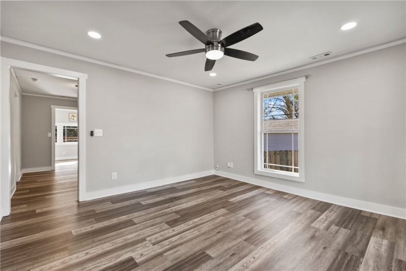 Property image 5 at 562 Lowndes Hill Road, Greenville, SC 29607
