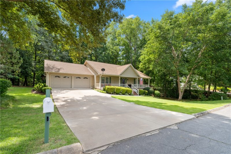 Property image 2 at 15067 Beacon Ridge Drive, Seneca, SC 29678