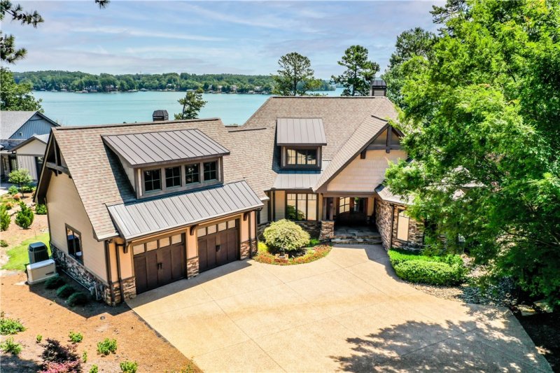 Property image 2 of 124 Pineridge Pointe Drive in Pine Ridge Poin, Seneca, SC 29672