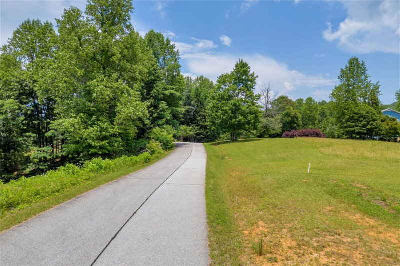 Property image 4 at 812 Lenore B Lane, Mountain Rest, SC 29664