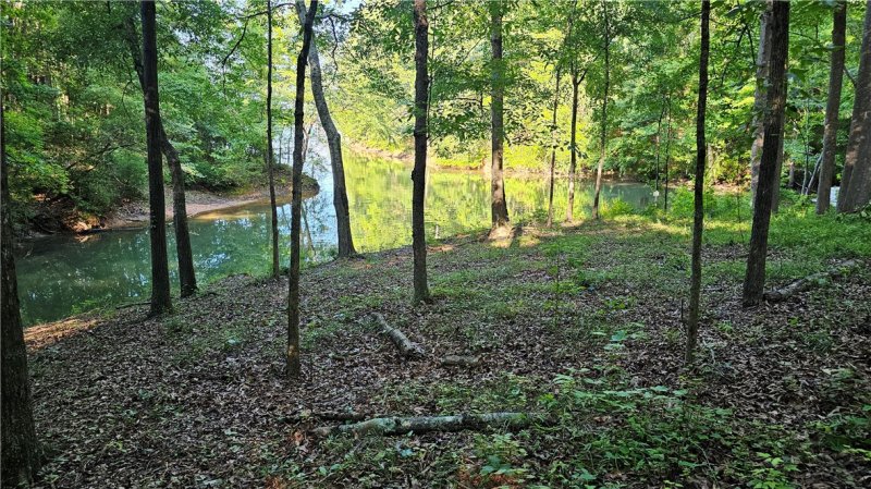 Property image 3 of 184 Seminole Point Road in Seminole Point, Fair Play, SC 29643