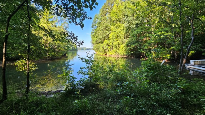 Property image 5 of 184 Seminole Point Road in Seminole Point, Fair Play, SC 29643