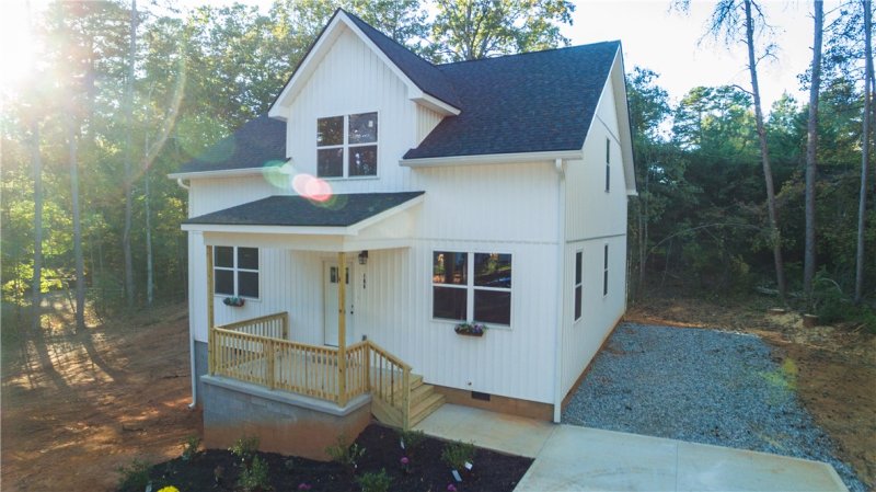 Keowee Cove, Seneca Community