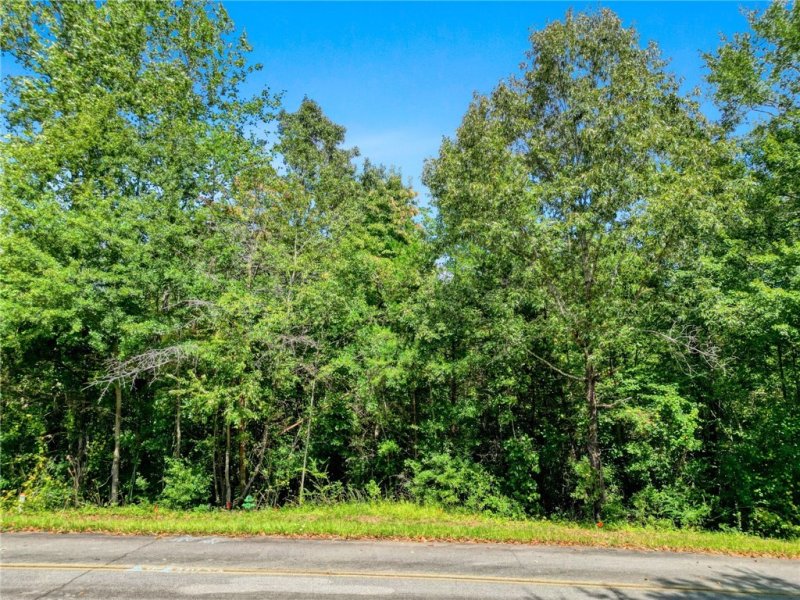 Property image 3 of 213 Castlebrook Drive in Castlebrook, Walhalla, SC 29691