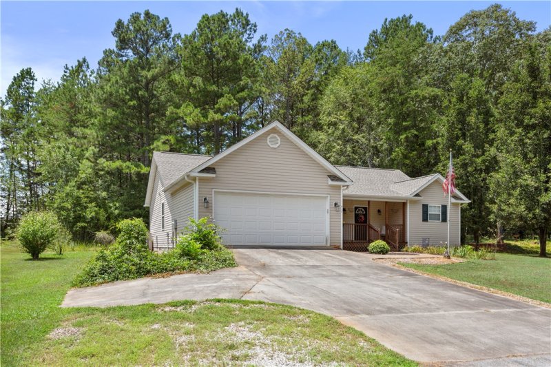 Property image 4 of 518 Pecan Grove Road in Terrace Meadows, Seneca, SC 29672