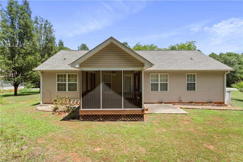 Property image 5 of 518 Pecan Grove Road in Terrace Meadows, Seneca, SC 29672
