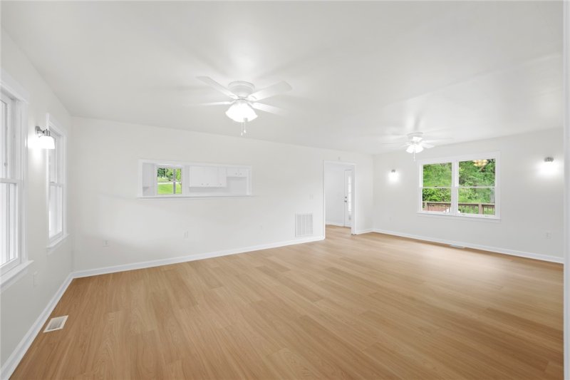 Property image 3 of 100 Georges Knoll in Georgetown, Easley, SC 29640