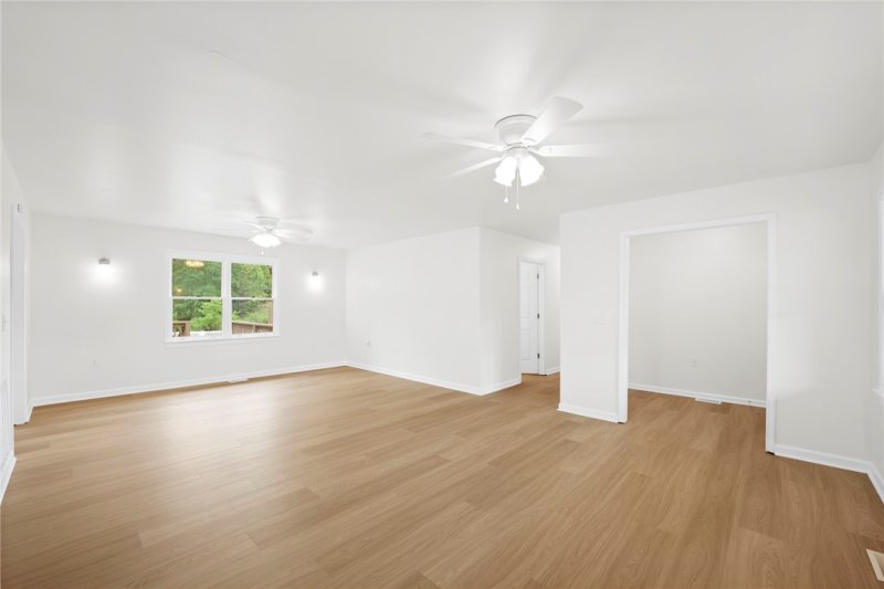 Property image 4 of 100 Georges Knoll in Georgetown, Easley, SC 29640