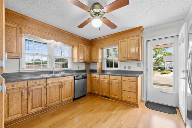 Property image 4 at 615 S Pine Street, Seneca, SC 29678