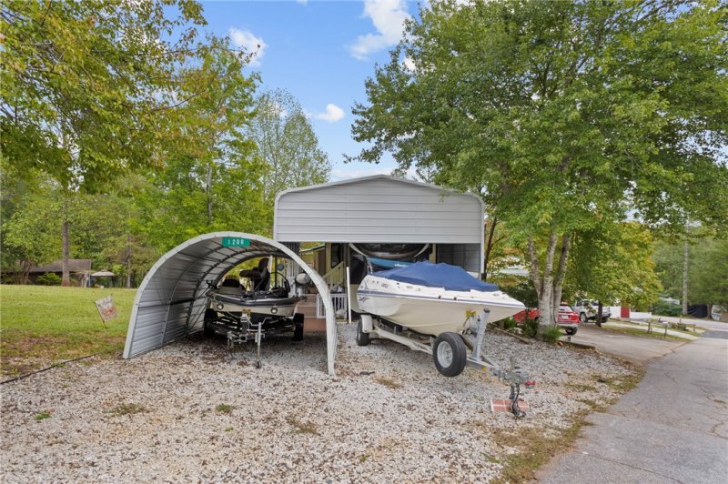 Property image 5 of 1208 Hanover Drive in Foxwood Hills, Westminster, SC 29693