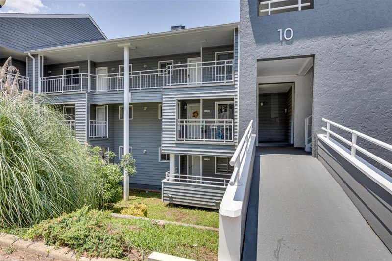 1011 Northlake Drive