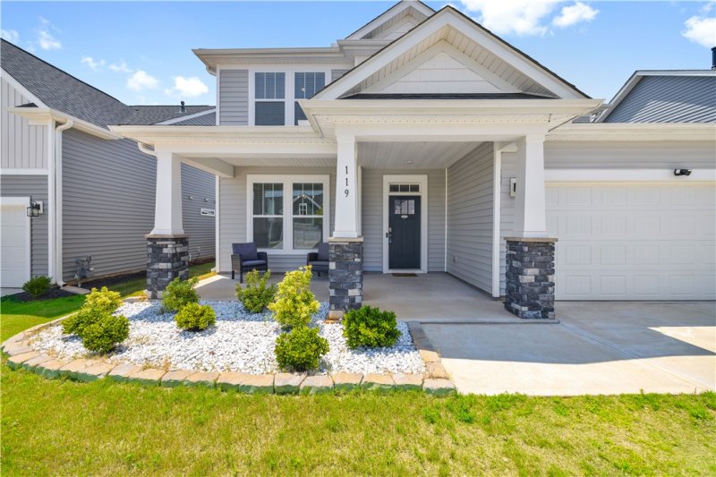 Livingston Park, Easley Community