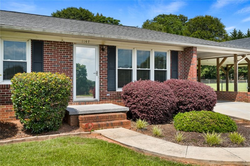 Property image 5 at 1147 Briarwood Drive, Seneca, SC 29672