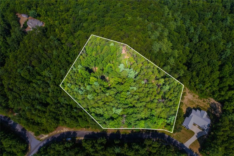 Property image 2 of 608 Tamassee Ridge Way in Jocassee Ridge, Salem, SC 29676