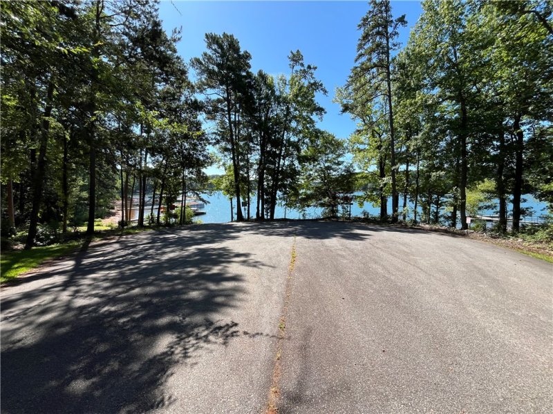 Property image 4 of 230 Old Knox Bridge Road in Lakeshore Village, Fair Play, SC 29643