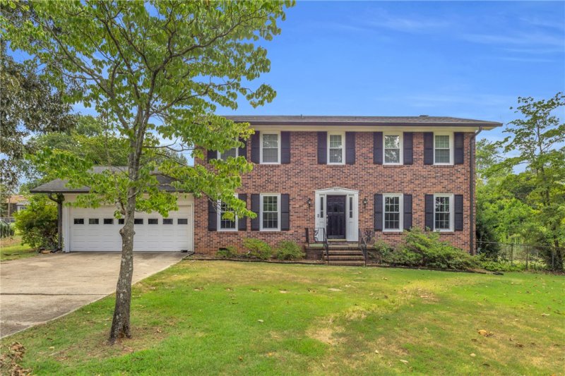 407 Long Forest Circle