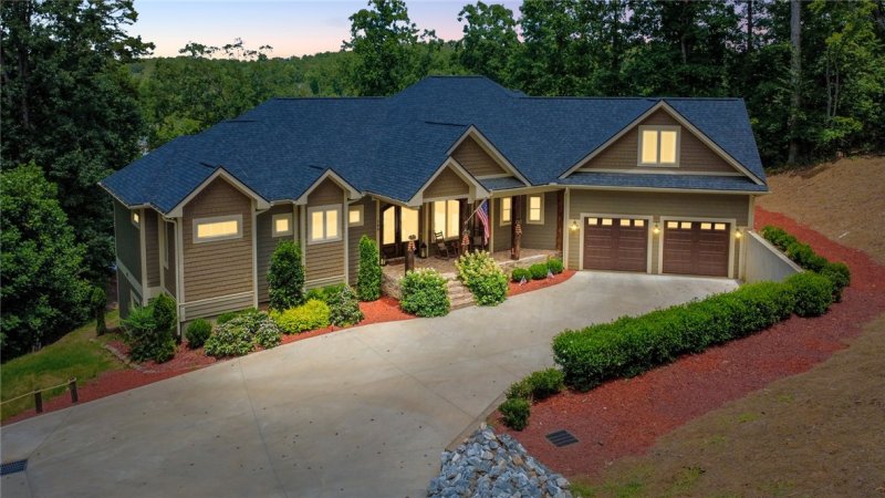 Property image 2 of 308 Treetops Drive in Waterford Pointe - Oconee, Seneca, SC 29672