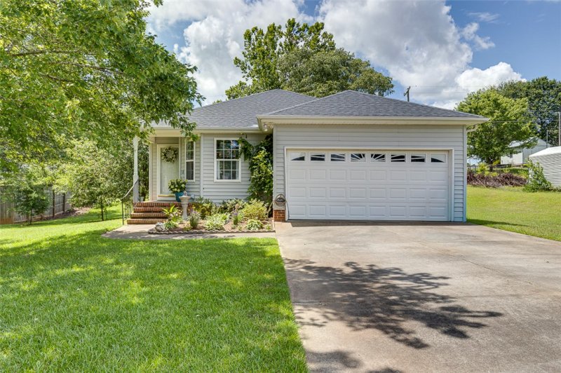 2109 Rolling Green Road