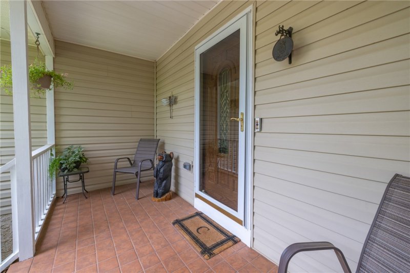 Property image 5 of 330 Chickasaw Drive in Chickasaw Point, Westminster, SC 29693