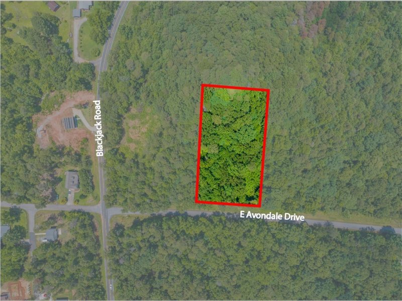 Property image 2 of 132 E Avondale Drive in Foxwood Hills, Westminster, SC 29693