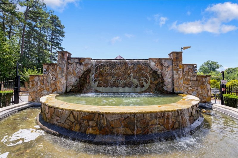 Property image 2 of 240 E Waters Edge Lane in Waters Edge, West Union, SC 29696