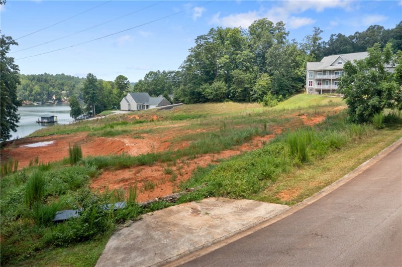 Property image 5 of 240 E Waters Edge Lane in Waters Edge, West Union, SC 29696