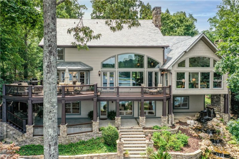 Property image 3 of 26 Beacon Ridge Circle in Keowee Harbours, Salem, SC 29676