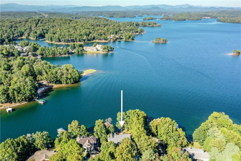 Property image 4 of 26 Beacon Ridge Circle in Keowee Harbours, Salem, SC 29676