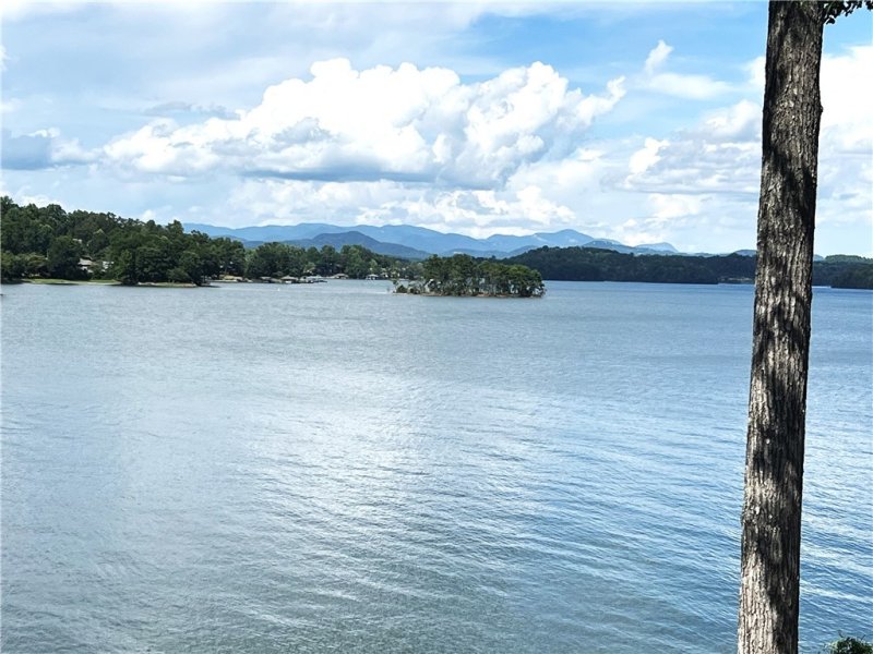 Property image 5 of 26 Beacon Ridge Circle in Keowee Harbours, Salem, SC 29676