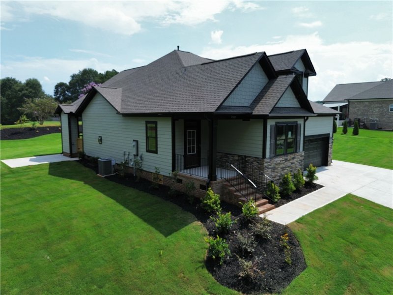 Property image 3 at 1505 Cross Creek Drive, Seneca, SC 29678