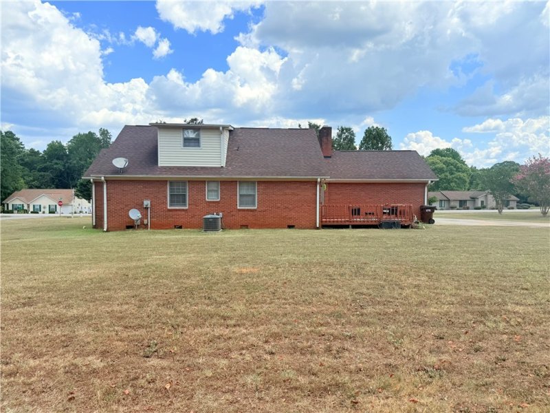 Property image 3 of 1037 Moorehead Place in Century Hills, Pendleton, SC 29670