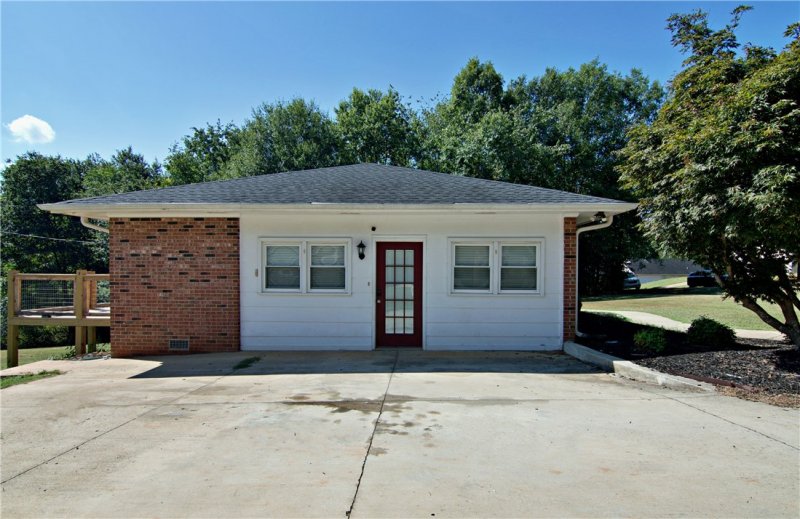 Property image 3 of 208 Springview Drive in Hidden Lake Sub, Anderson, SC 29625