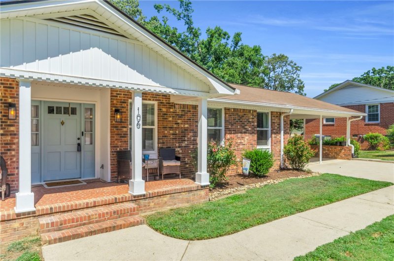 Property image 2 at 106 Bedford Drive, Taylors, SC 29687