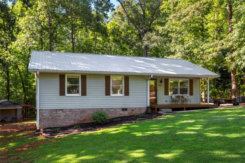 Property image 2 at 515 Hillside Drive, Walhalla, SC 29691