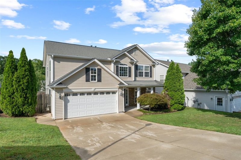 Property image 2 at 201 Silver Run Lane, Greenville, SC 29607