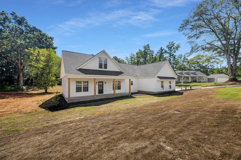 Property image 3 of 129 Boxwood Lane in Normandy Park, Anderson, SC 29621