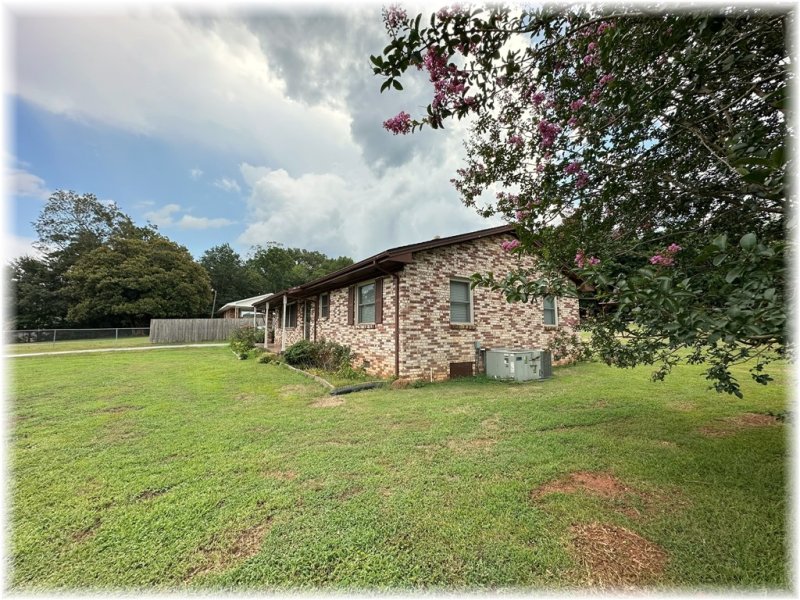 Property image 2 at 2039 Sunset Drive, Seneca, SC 29672