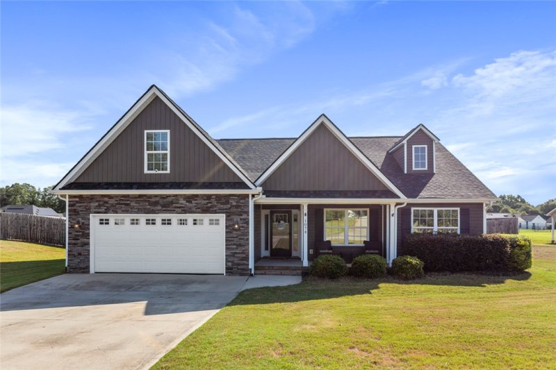 1074 Stoneham Circle