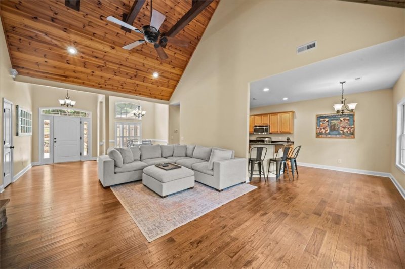 Property image 4 of 213 Redbud Bend in Bayshore, Seneca, SC 29678