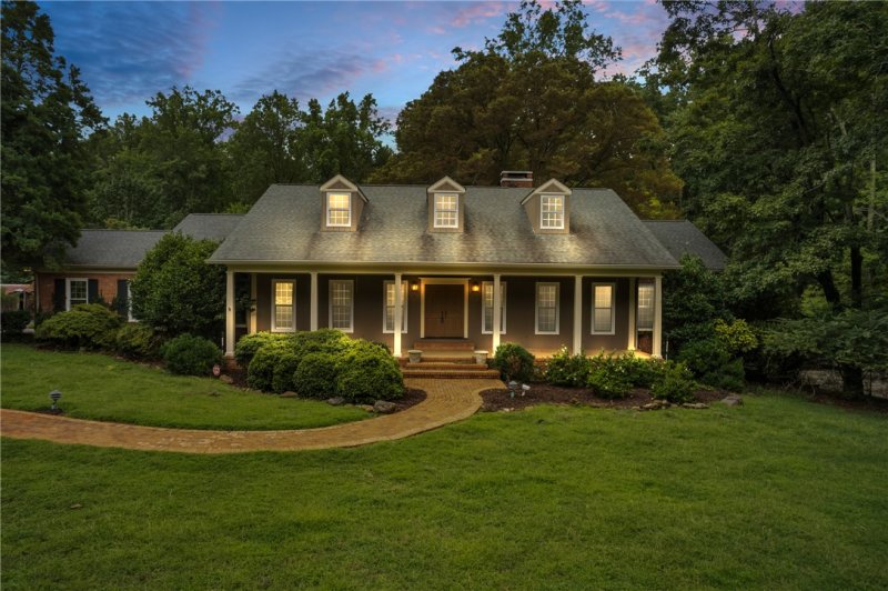 112 Briar Creek Lane