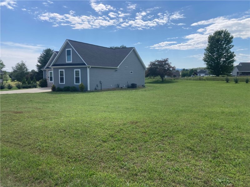 Property image 2 at 1902 Queen Drive, Walhalla, SC 29691