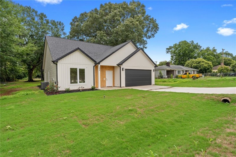 Property image 2 at 209 Bedford Forest Avenue, Anderson, SC 29625