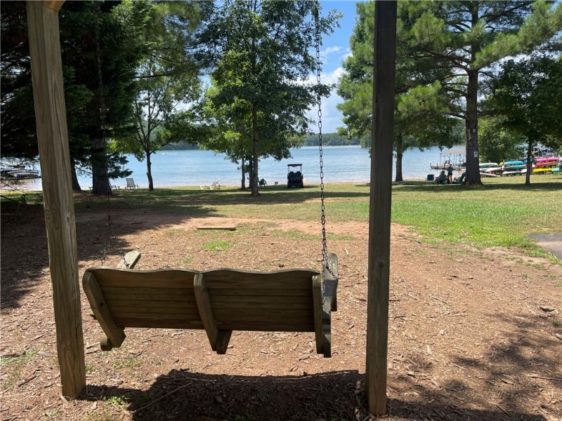 Property image 5 of 614 S Sundew Drive in Chickasaw Point, Westminster, SC 29693