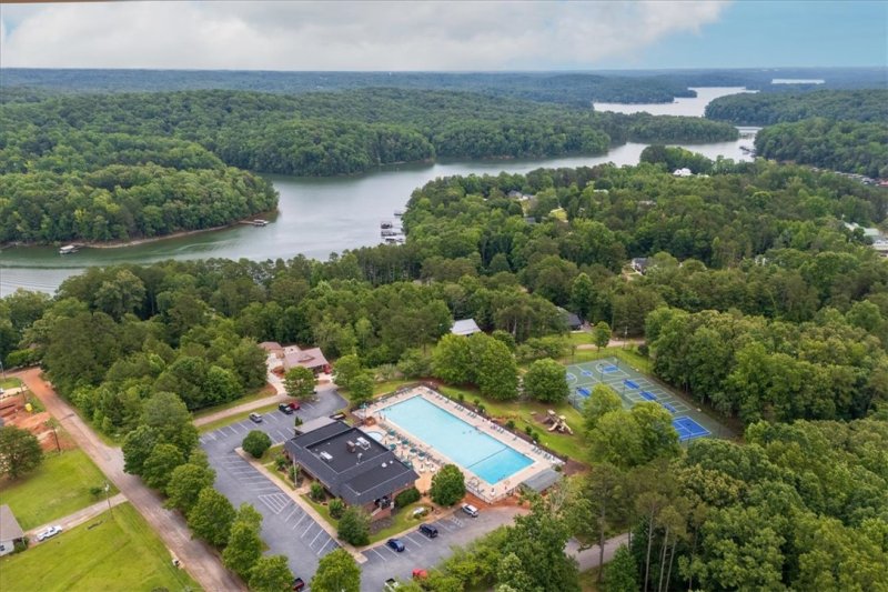 Property image 4 of 305 Mt Bay Drive in Foxwood Hills/Mt Bay Estates, Westminster, SC 29693