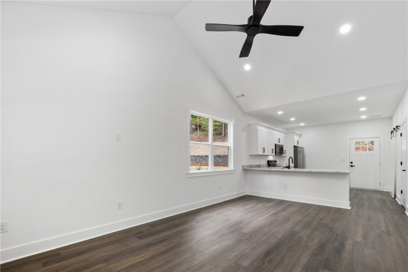 Property image 4 of 306 Hickory Trail in Foxwood Hills, Westminster, SC 29693