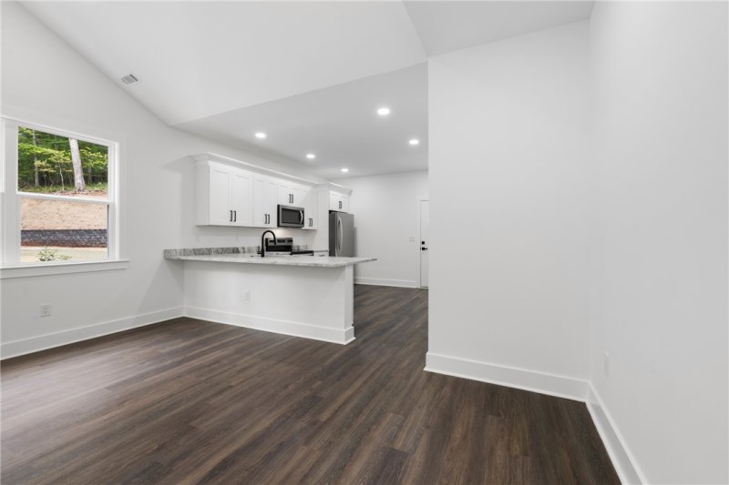 Property image 5 of 306 Hickory Trail in Foxwood Hills, Westminster, SC 29693