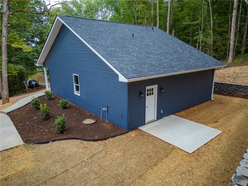 Property image 3 of 400 Hickory Trail in Foxwood Hills, Westminster, SC 29693