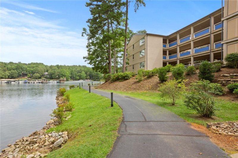 Property image 2 of 509 Tall Ship Drive in Keowee Key, Salem, SC 29676