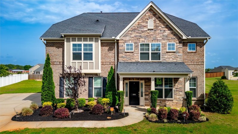 Property image 2 at 606 N Meadows Lane, Easley, SC 29642